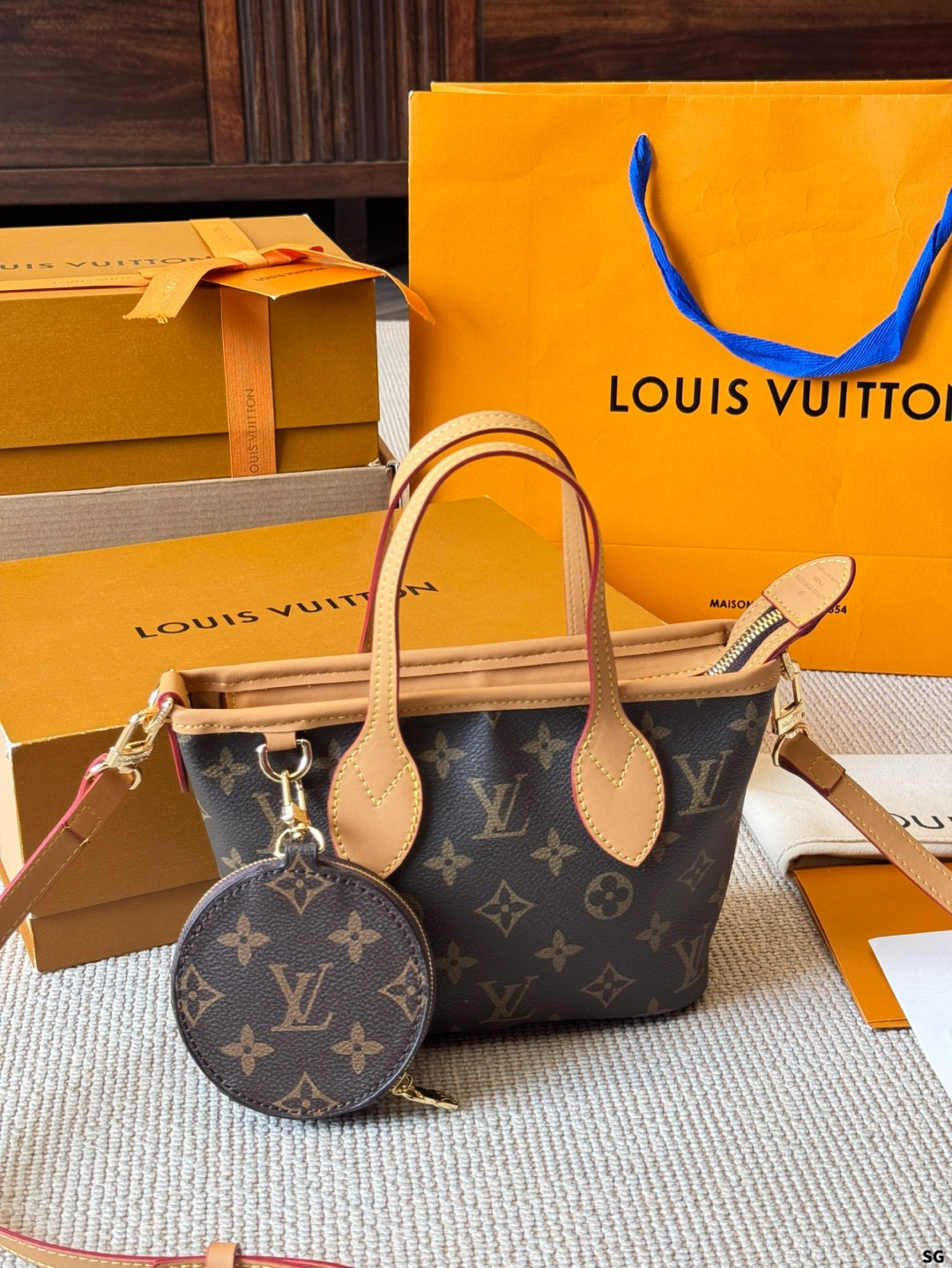 LV Neverfull bb Handbag