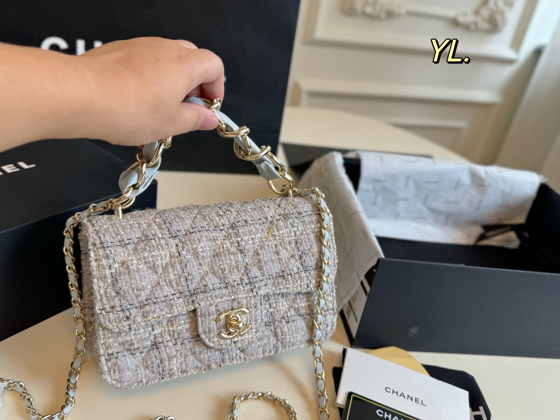 CHANEL 25B Thick chain handbag with chain strap