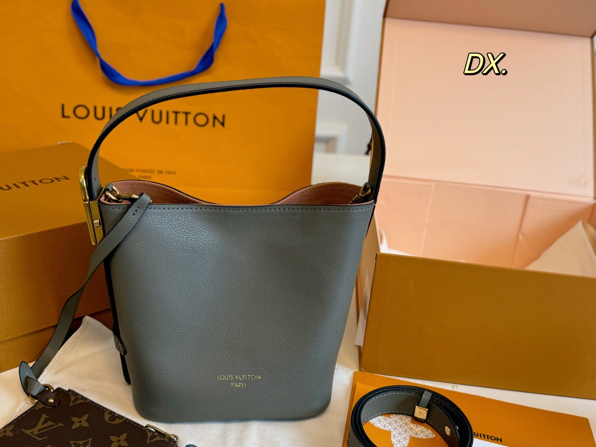 LV 25Allin bb bucket bag