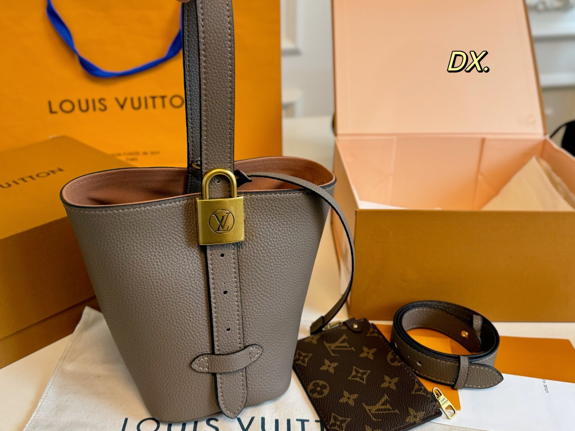 LV 25Allin bb bucket bag