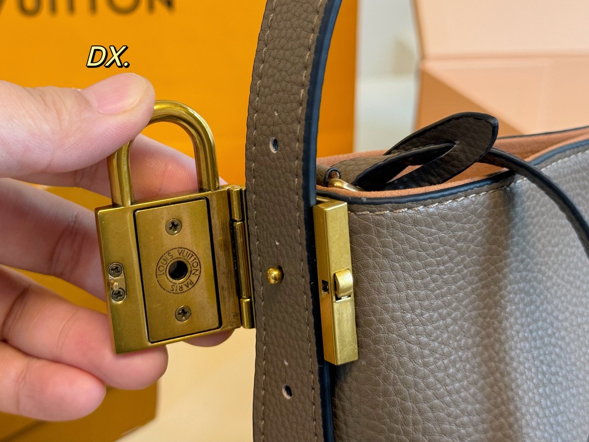 LV 25Allin bb bucket bag