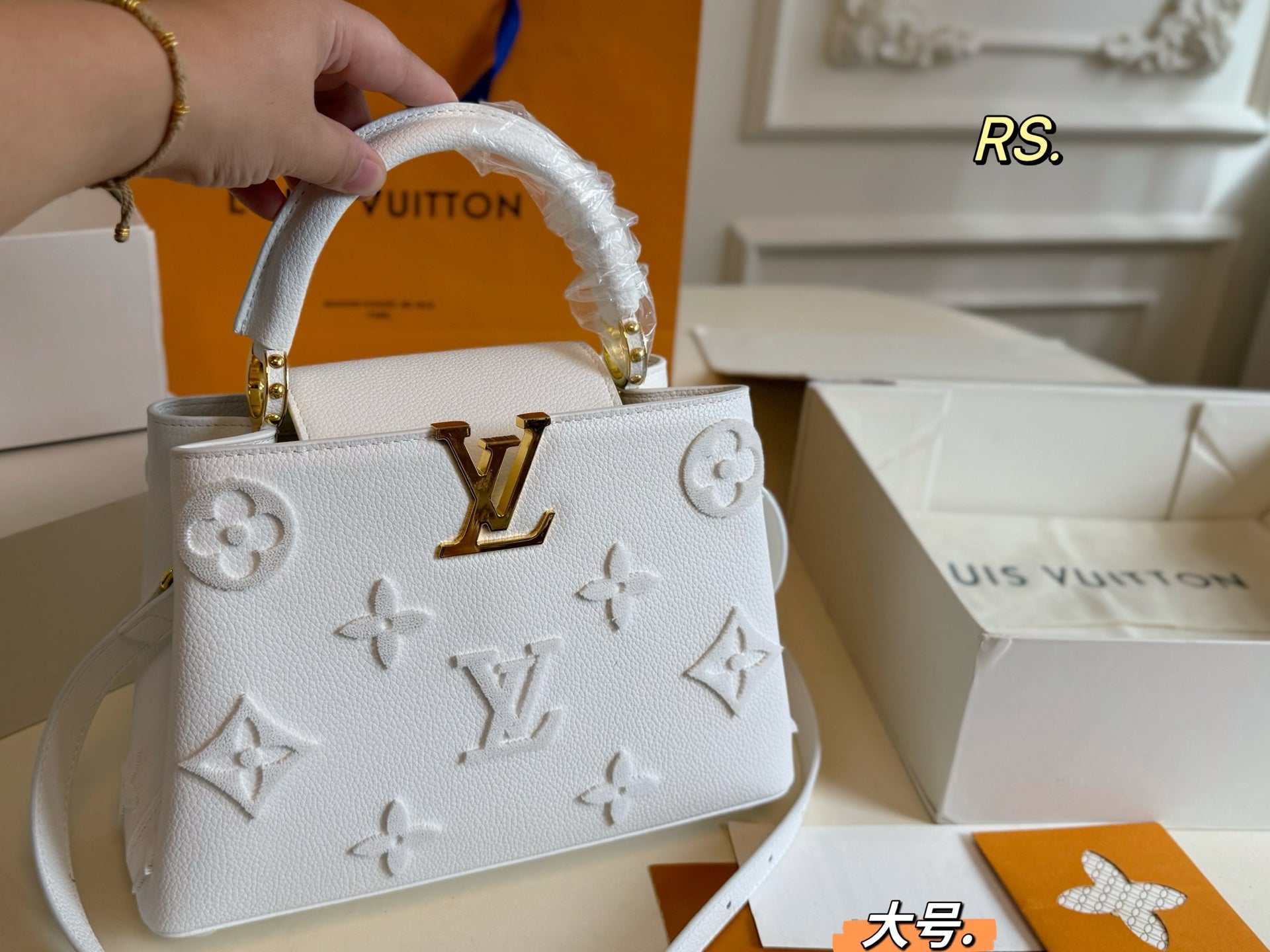 LV Capucines Three-dimensional flocking handbag