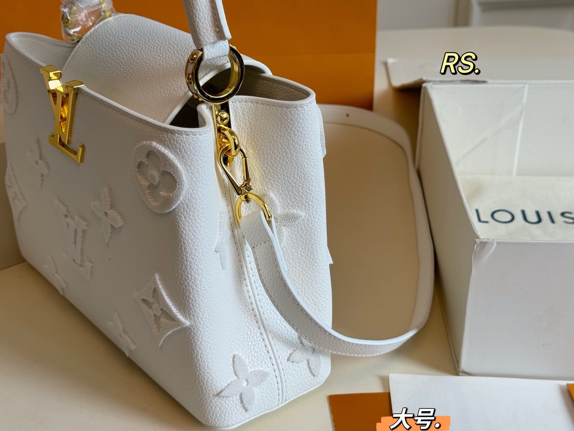 LV Capucines Three-dimensional flocking handbag