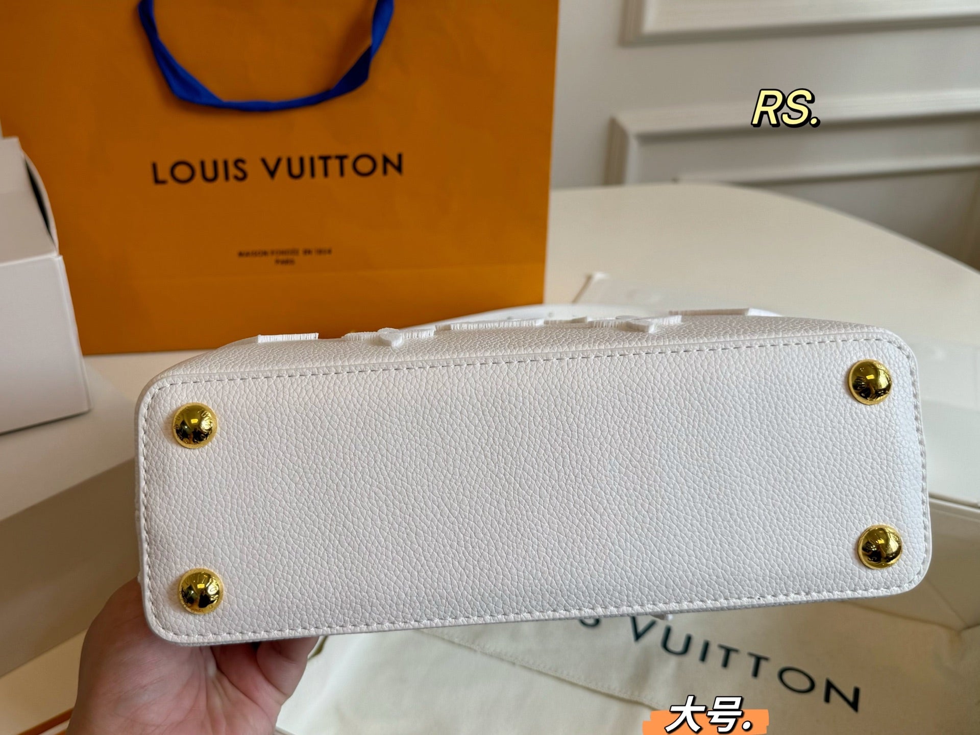 LV Capucines Three-dimensional flocking handbag