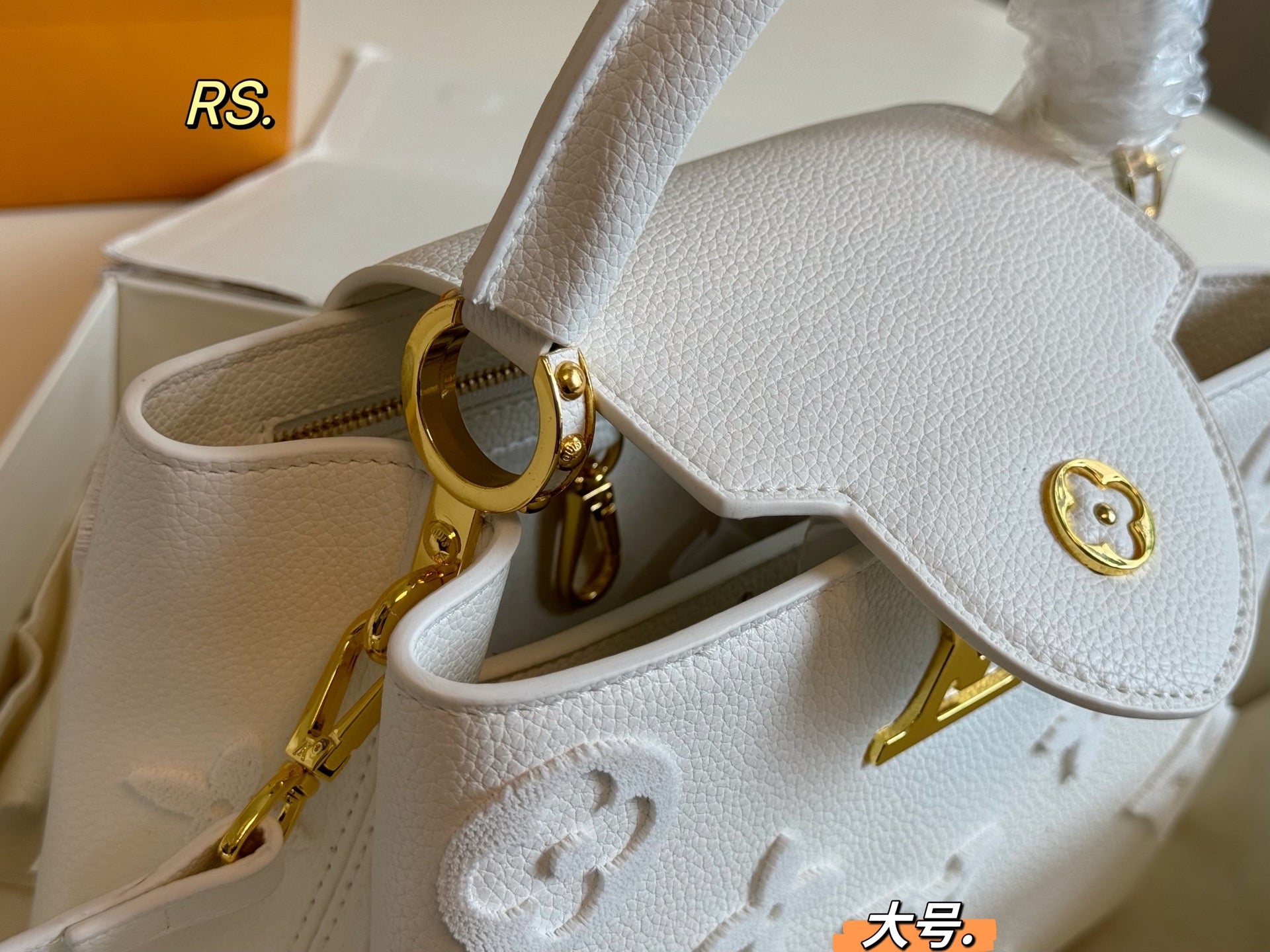 LV Capucines Three-dimensional flocking handbag