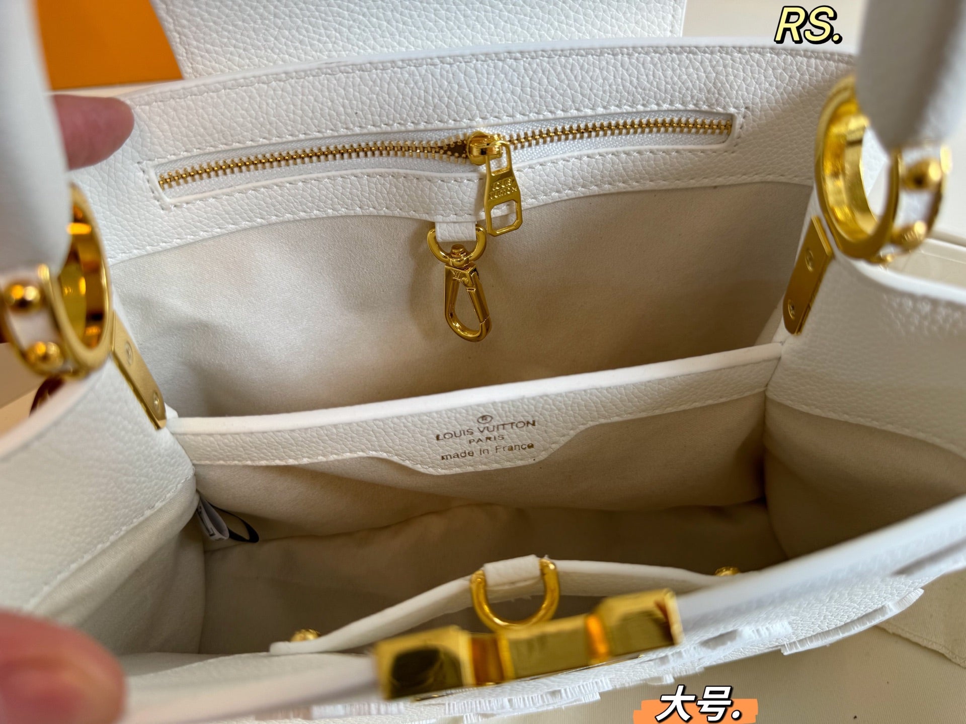 LV Capucines Three-dimensional flocking handbag