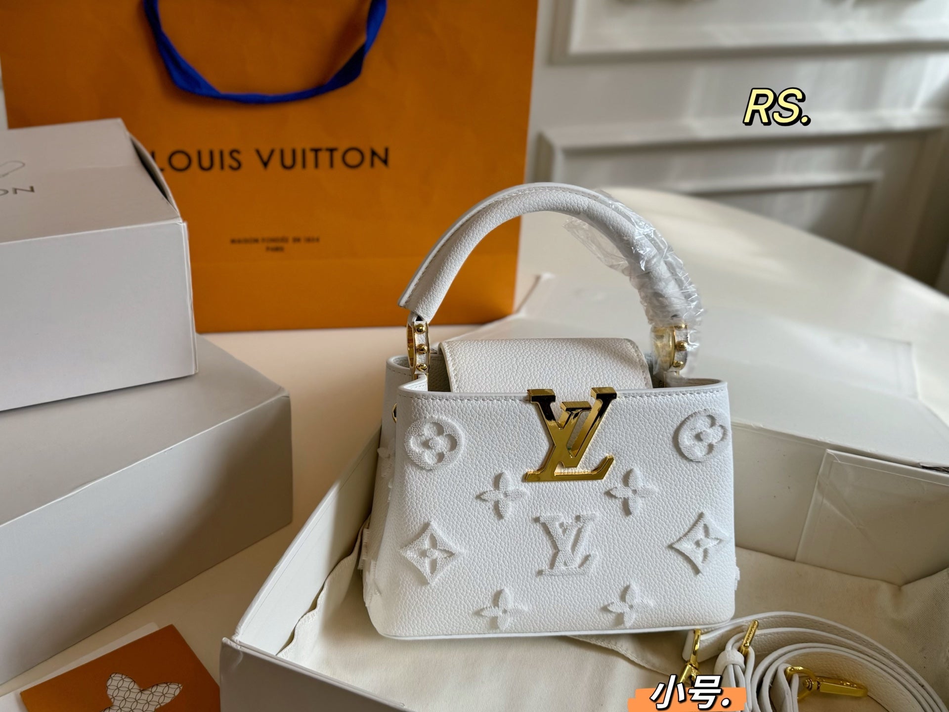 LV Capucines Three-dimensional flocking handbag