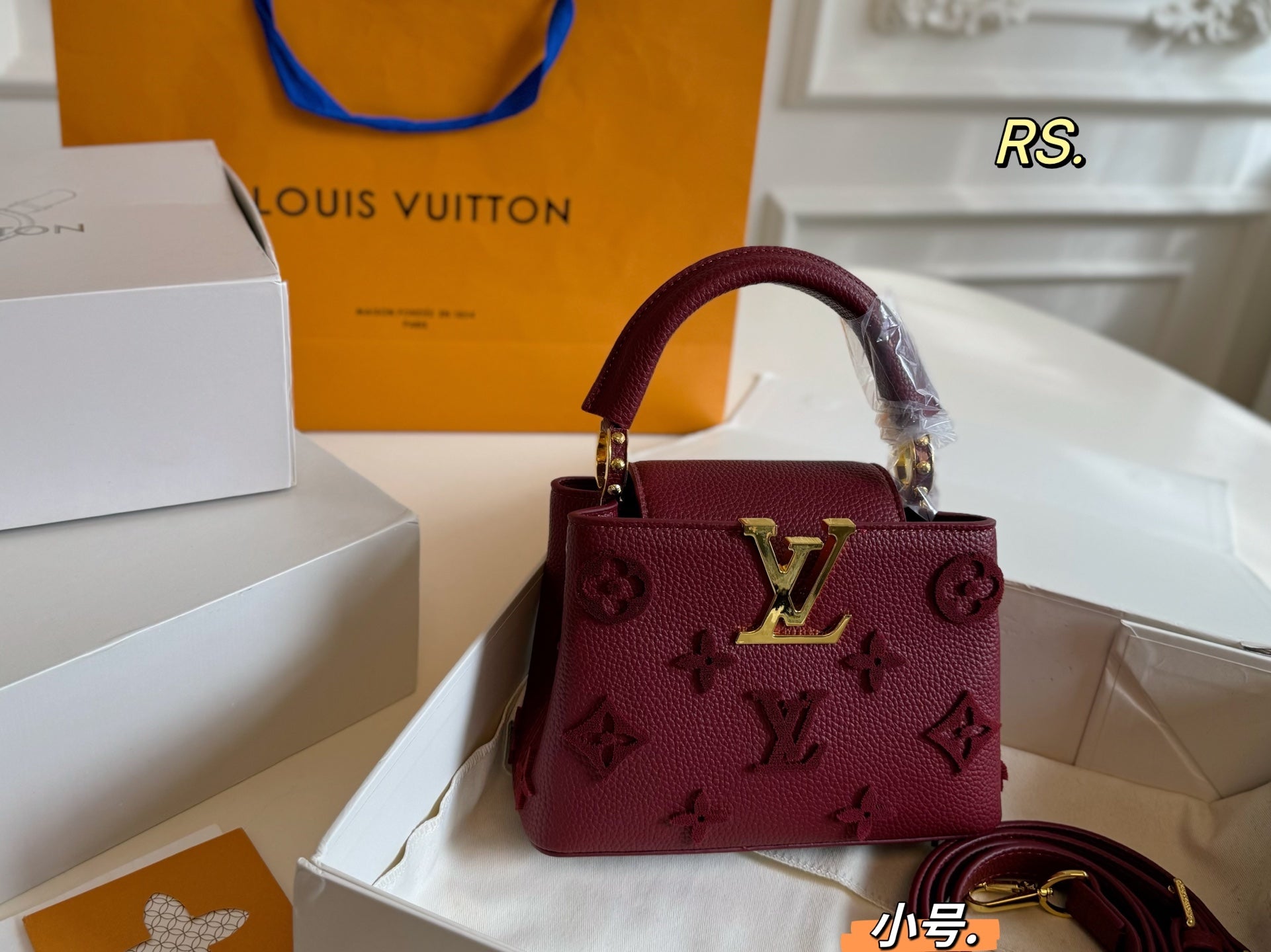 LV Capucines Three-dimensional flocking handbag