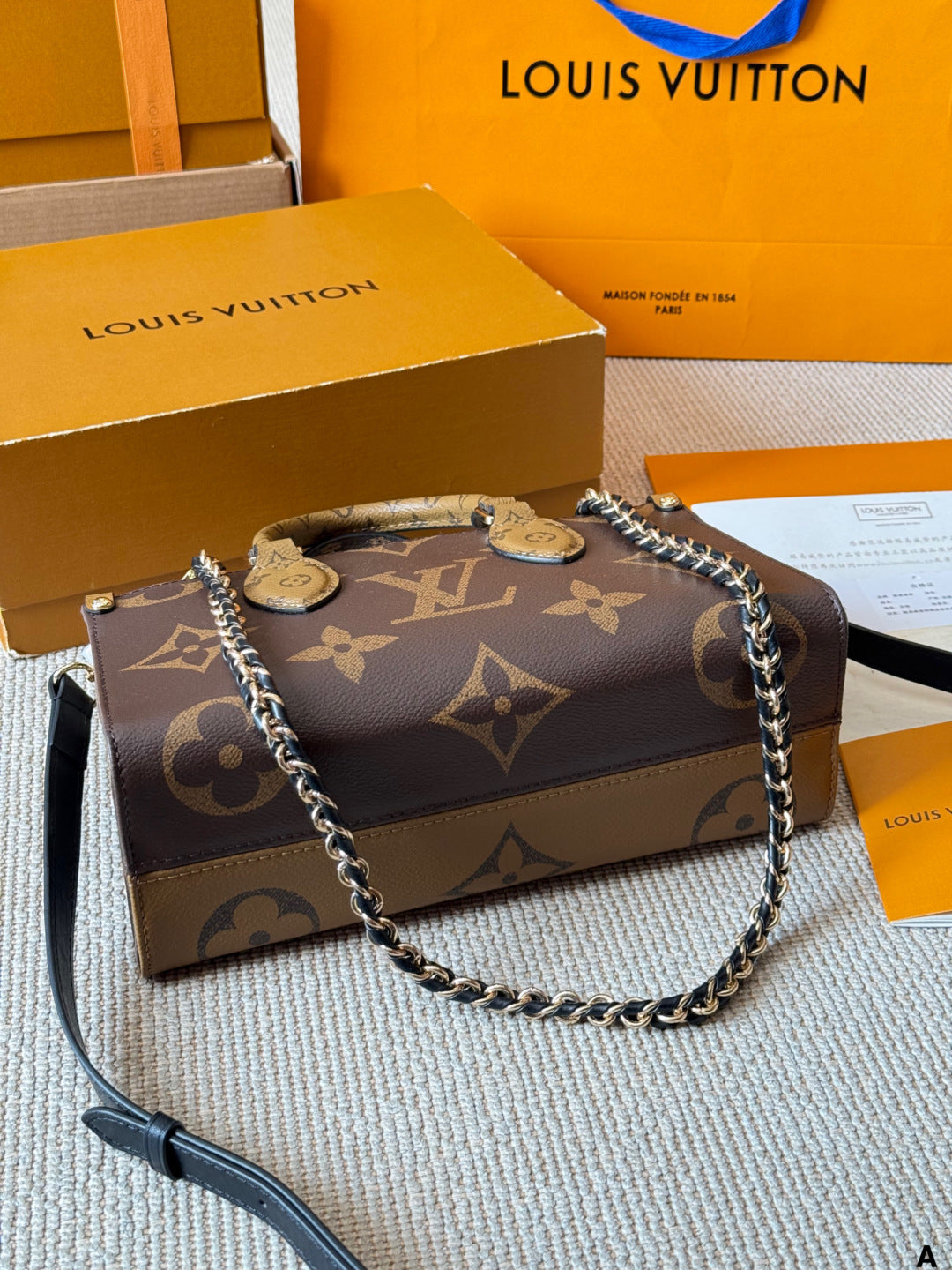 LV On The Go Horizontal Vintage-patterned Bag