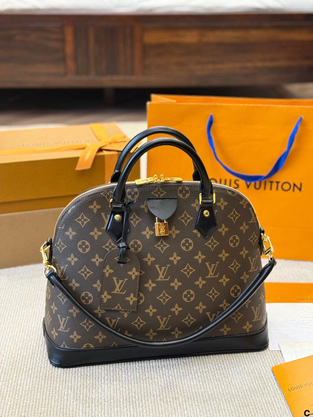 LV AIma BNB Presbyopic shell bag