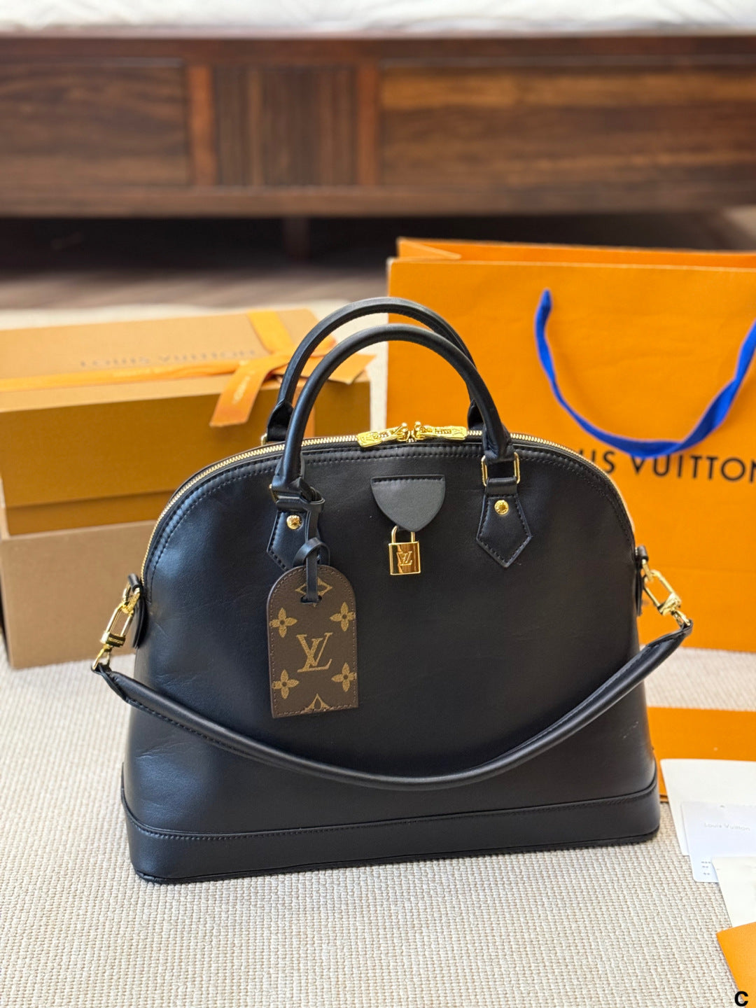 LV AIma BNB Presbyopic shell bag