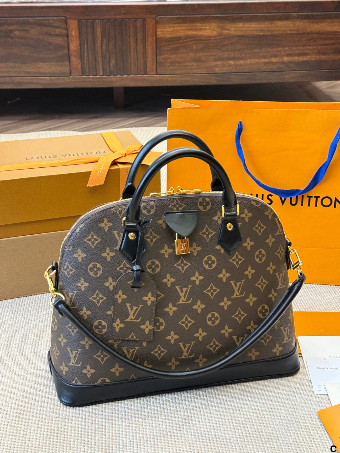 LV AIma BNB Presbyopic shell bag