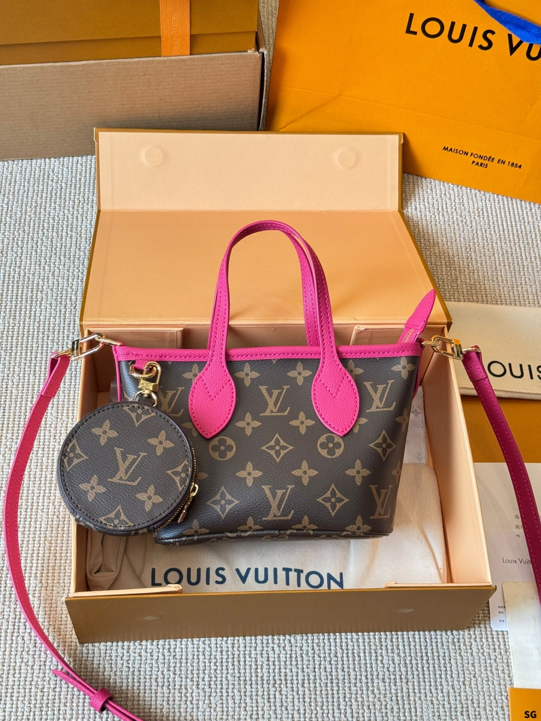 LV Neverfull bb Handbag