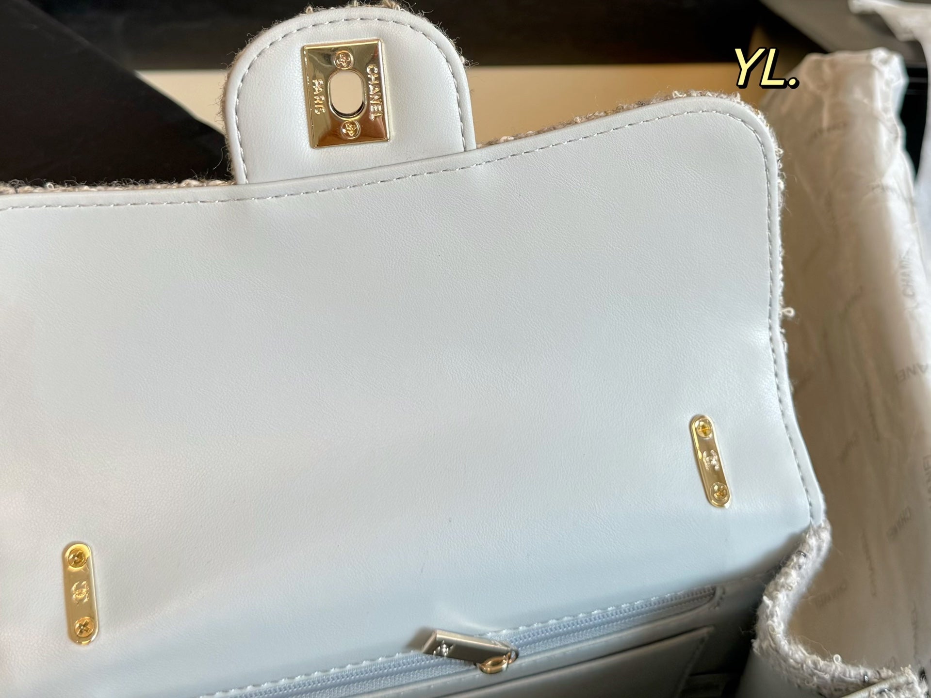 CHANEL 25B Thick chain handbag with chain strap