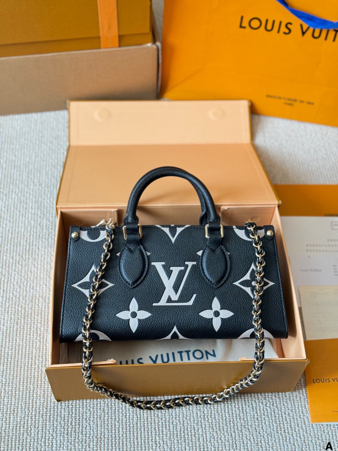 LV On The Go Horizontal Vintage-patterned Bag