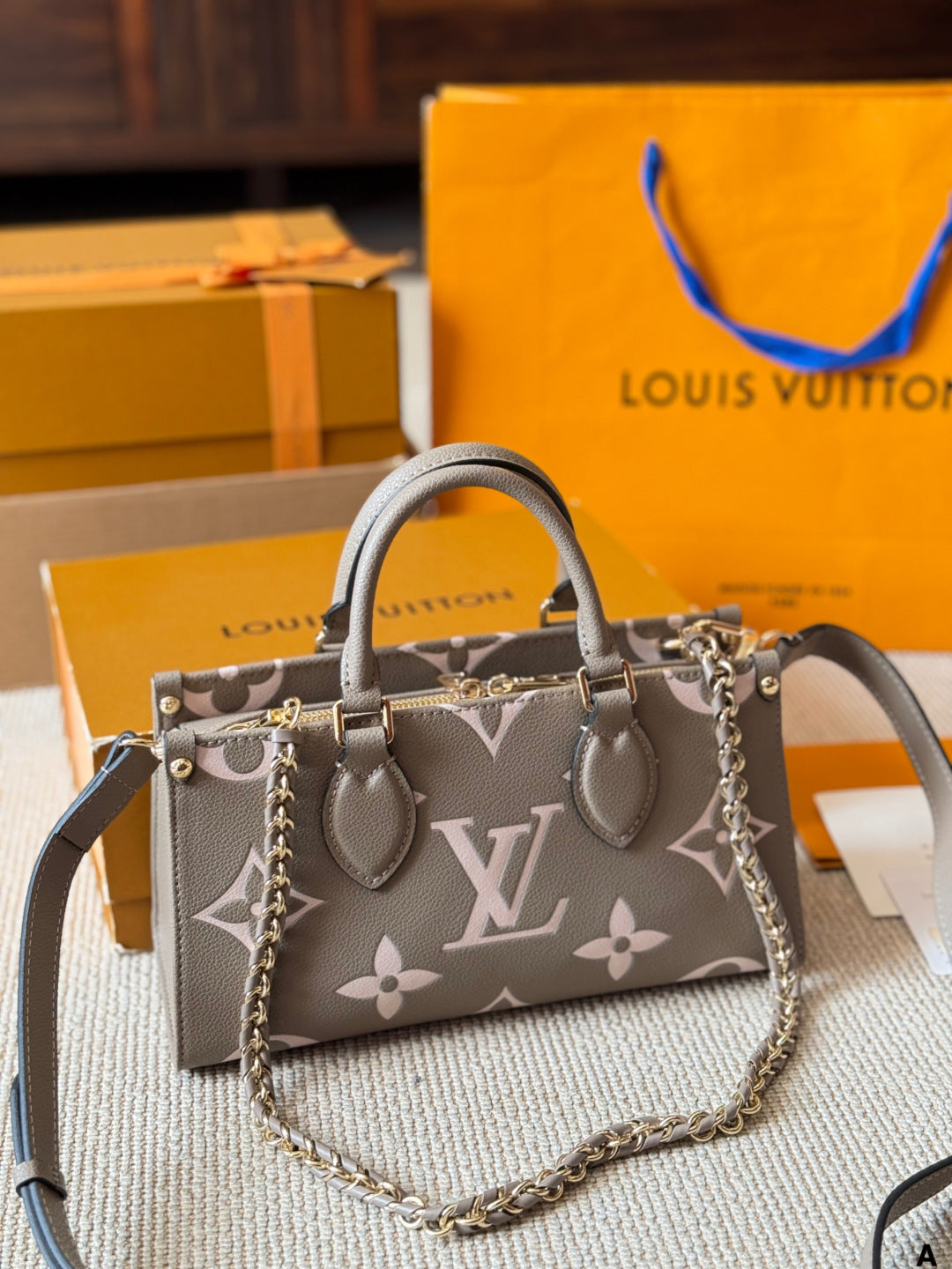 LV On The Go Horizontal Vintage-patterned Bag