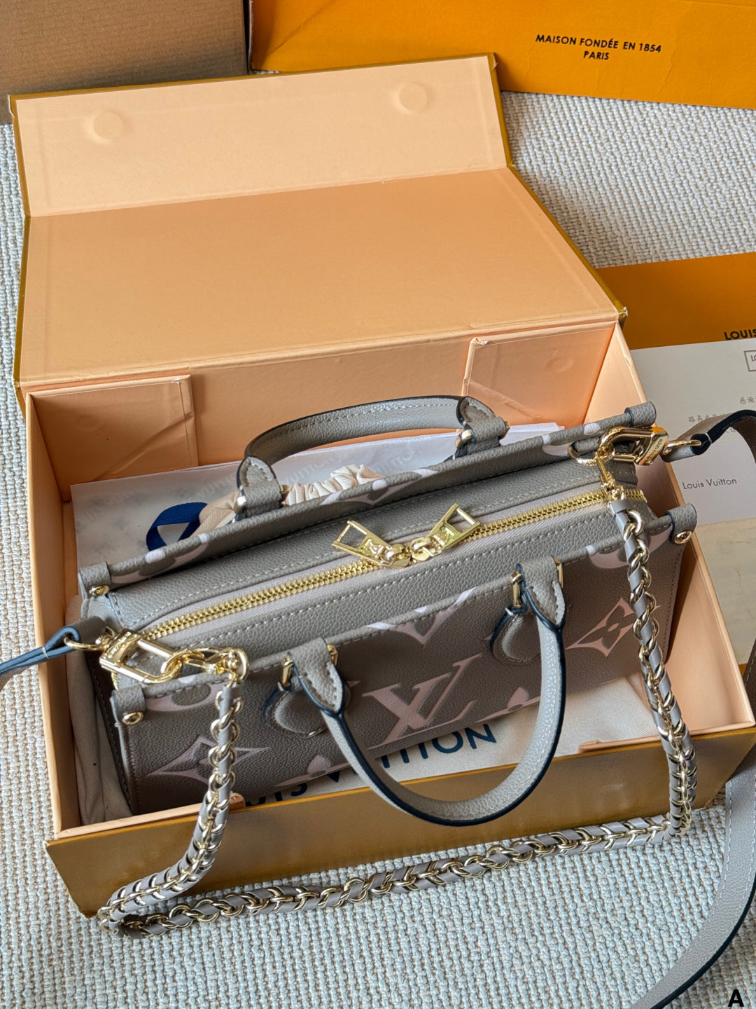 LV On The Go Horizontal Vintage-patterned Bag